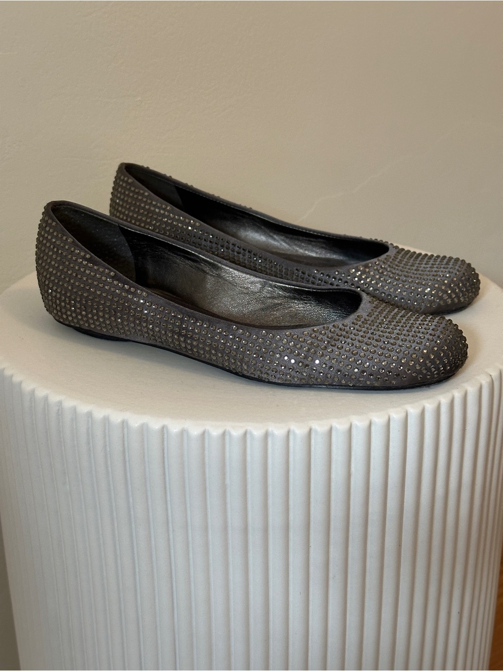 BCBGMAXAZRIA Women's Gray Crystal-Embellished Ballet Flats size 7.5